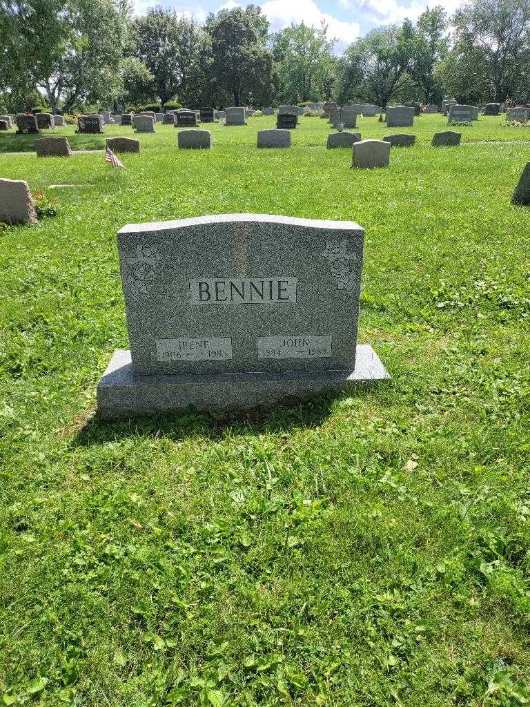 John Bennie's grave. Photo 1