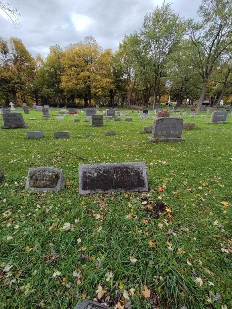 Louise Karker's grave. Photo 3