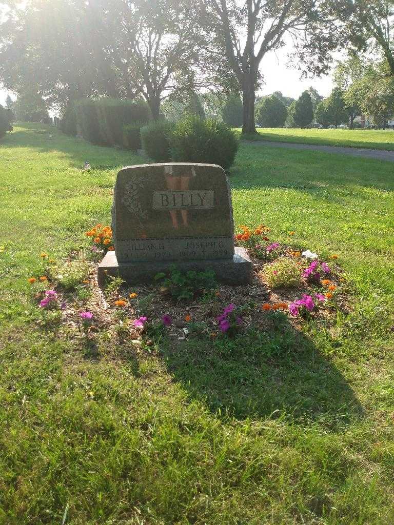 Lillian H. Billy's grave. Photo 2