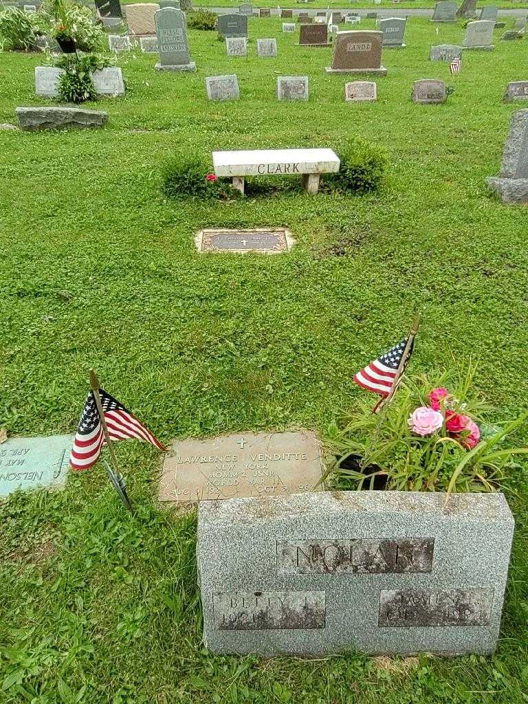 Lawrence Venditte's grave. Photo 8