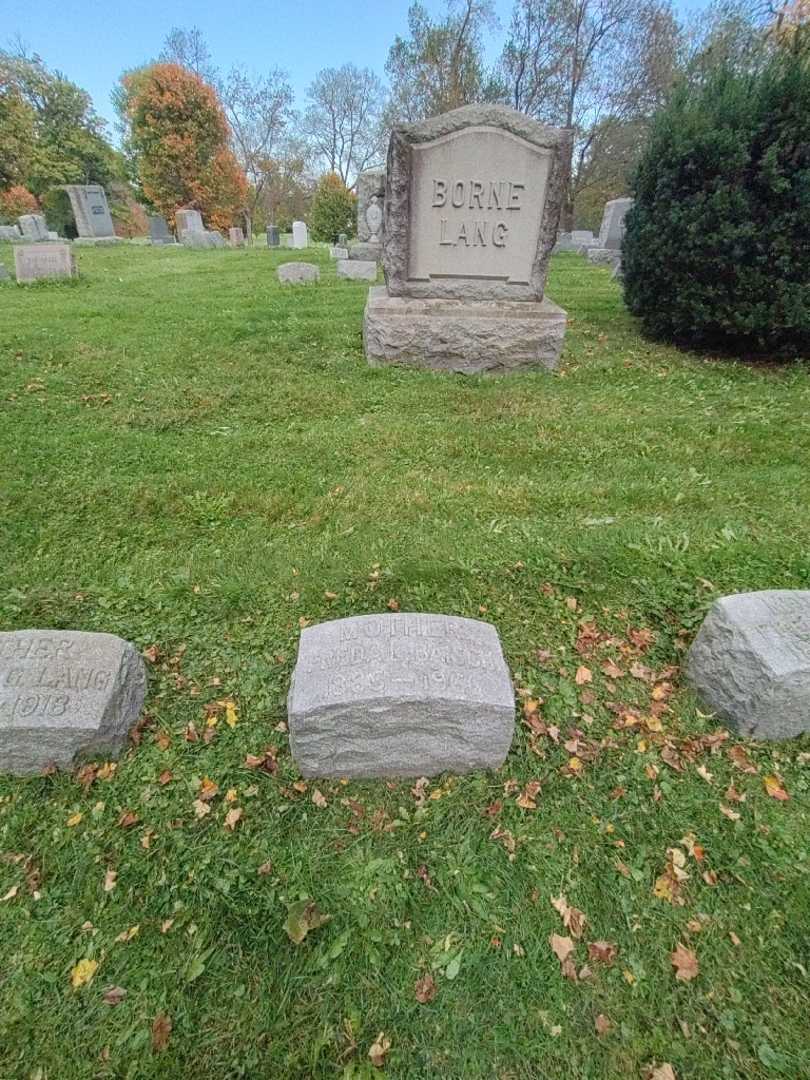 Freda Lang Baisch's grave. Photo 1