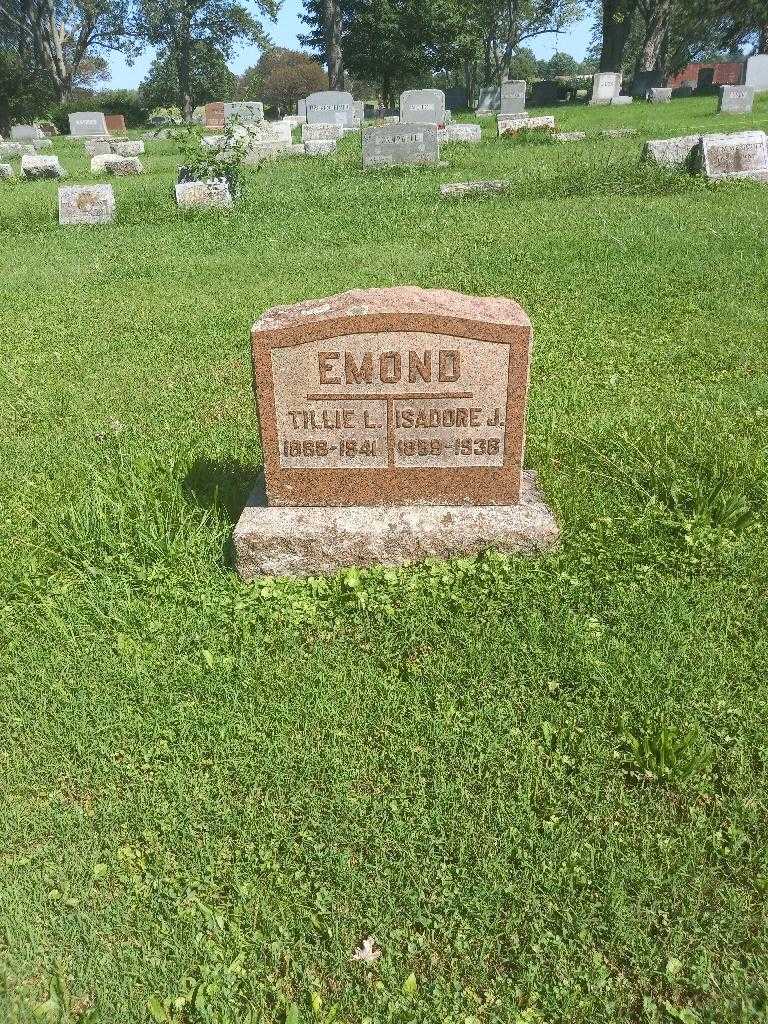 Isadore J. Emond's grave. Photo 1