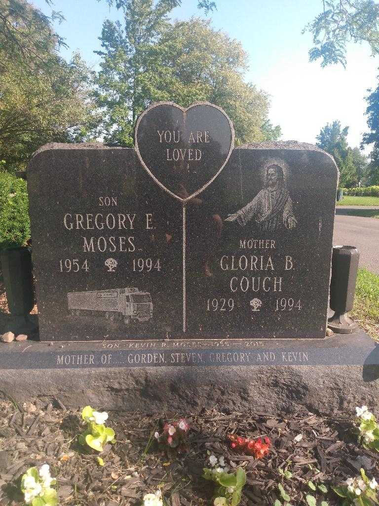 Gloria B. Couch's grave. Photo 2