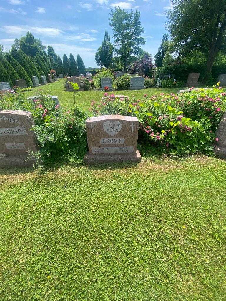 Lois I. Grome's grave. Photo 1