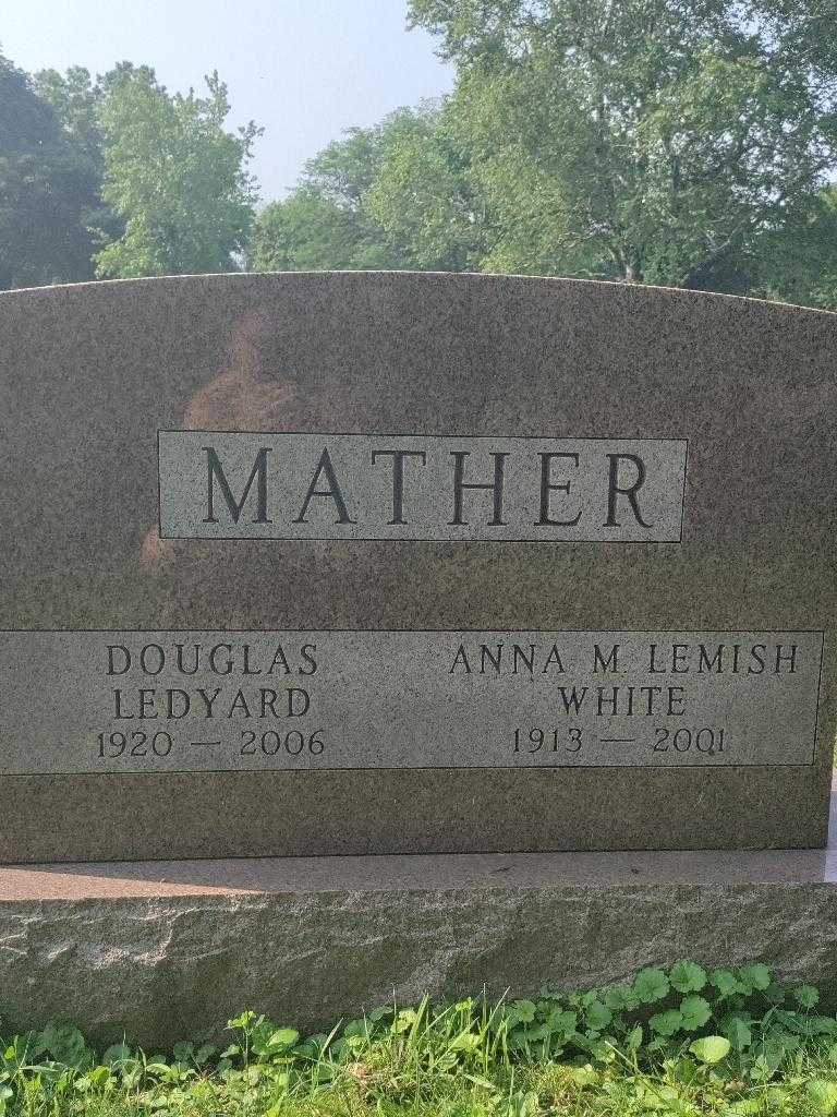 Douglas Ledyard Mather's grave. Photo 3