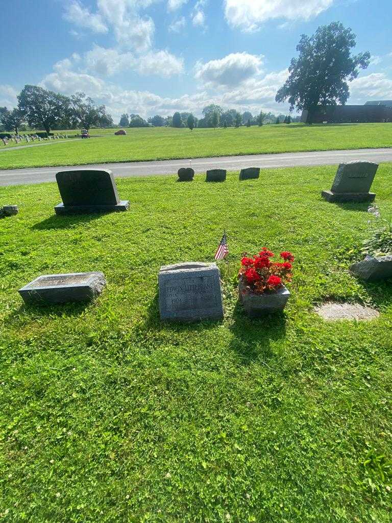 Edwin "Eggie" Littebrant's grave. Photo 1