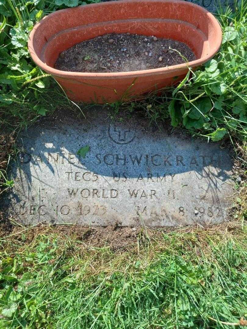 Daniel Schwickrath's grave. Photo 6