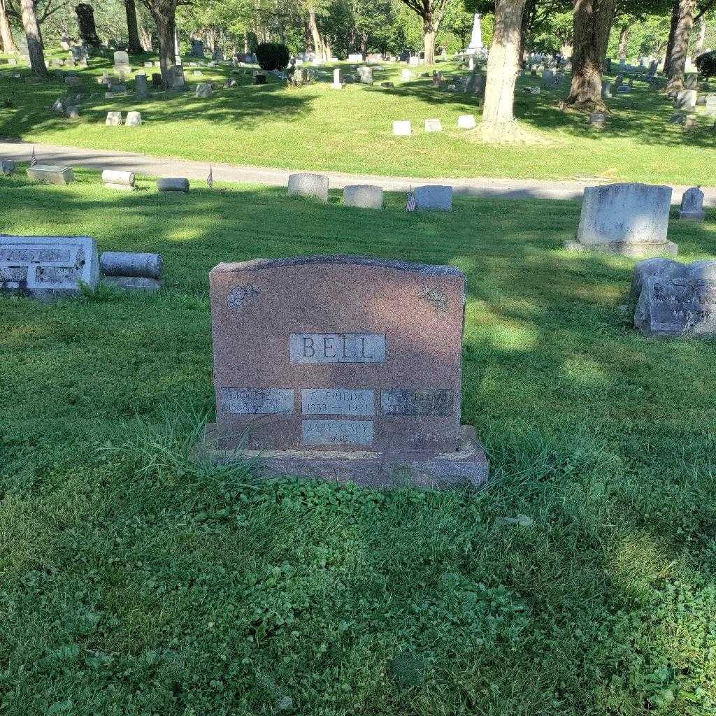 Selma Frieda Bell's grave. Photo 3