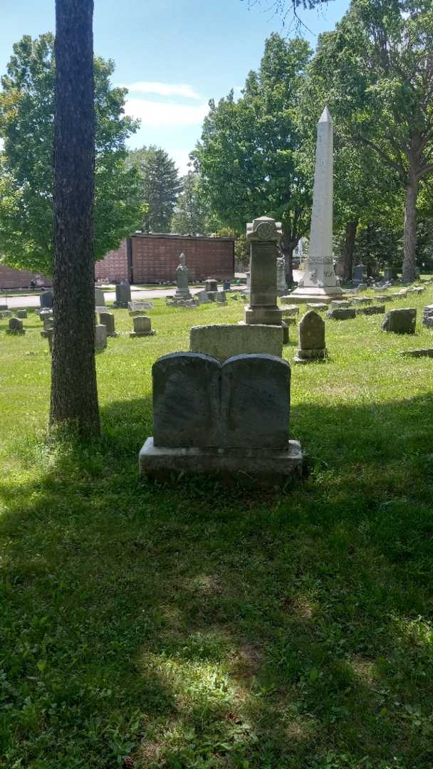 Mary Eda Baumann's grave. Photo 2