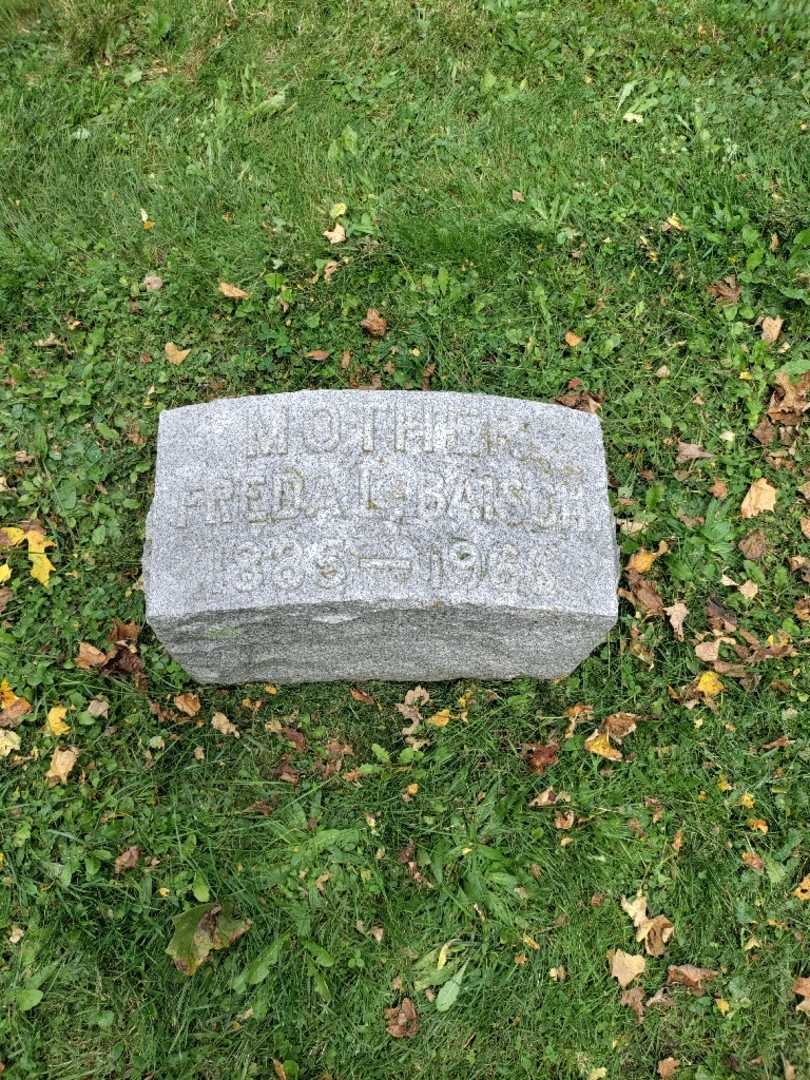 Freda Lang Baisch's grave. Photo 2