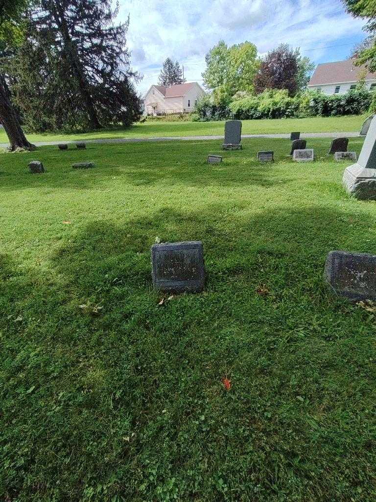 Almira E. Haylor's grave. Photo 2