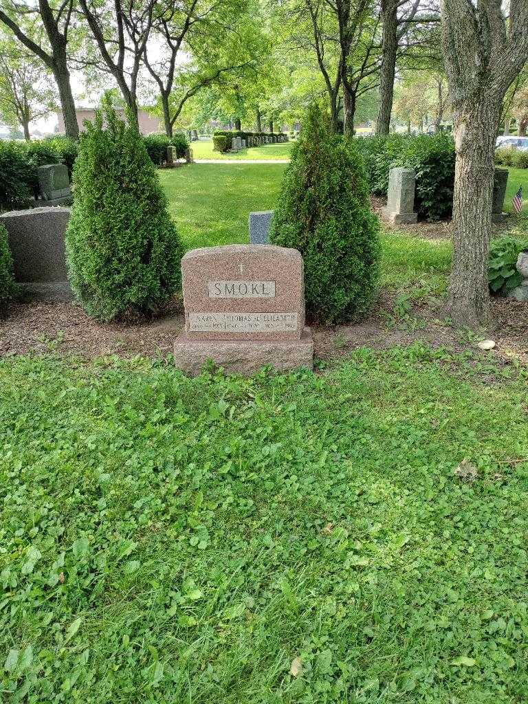 Thomas "AL" Smoke's grave. Photo 1