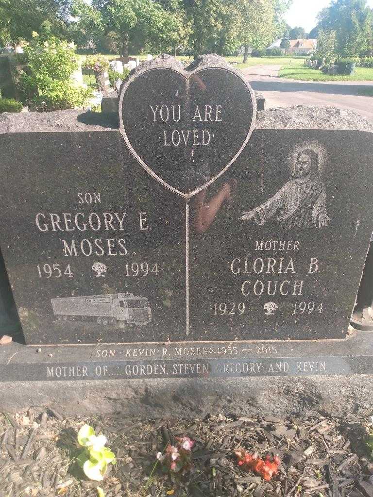 Gloria B. Couch's grave. Photo 3