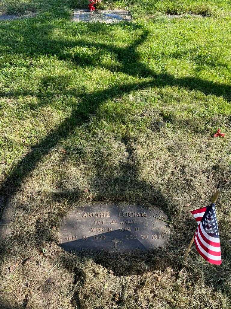 Archie Loomis's grave. Photo 2