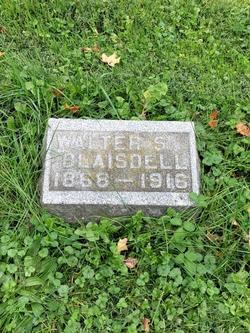 Walter S. Blaisdell's grave. Photo 3