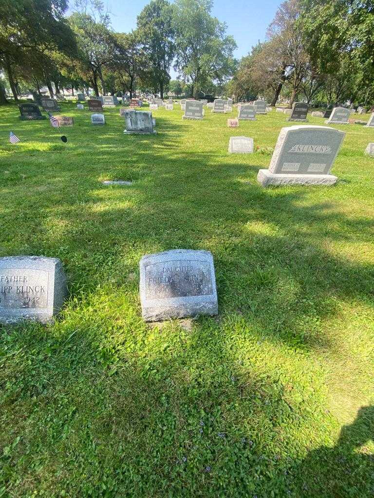 Frieda K. Klinck's grave. Photo 1