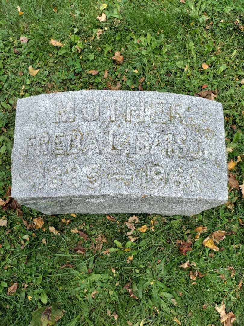 Freda Lang Baisch's grave. Photo 3