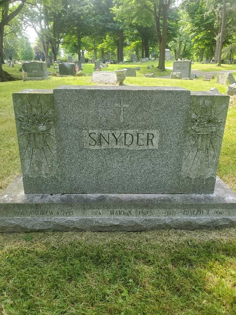 Joseph J. Snyder's grave. Photo 3