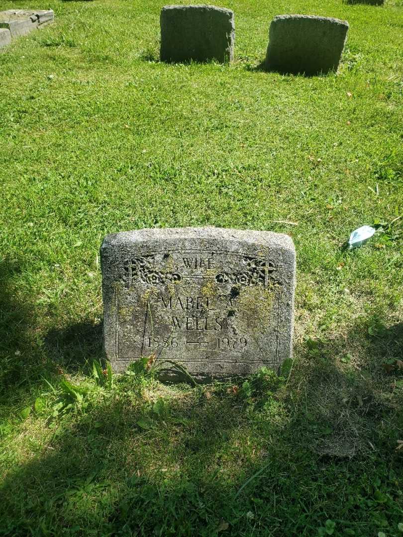 Mabel A. Wells's grave. Photo 3