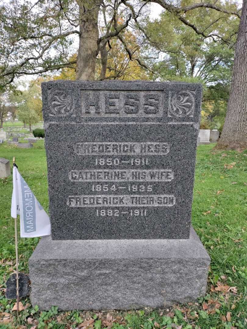 Catherine Hess's grave. Photo 3