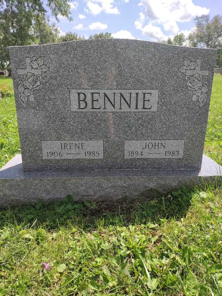 Irene Bennie's grave. Photo 3