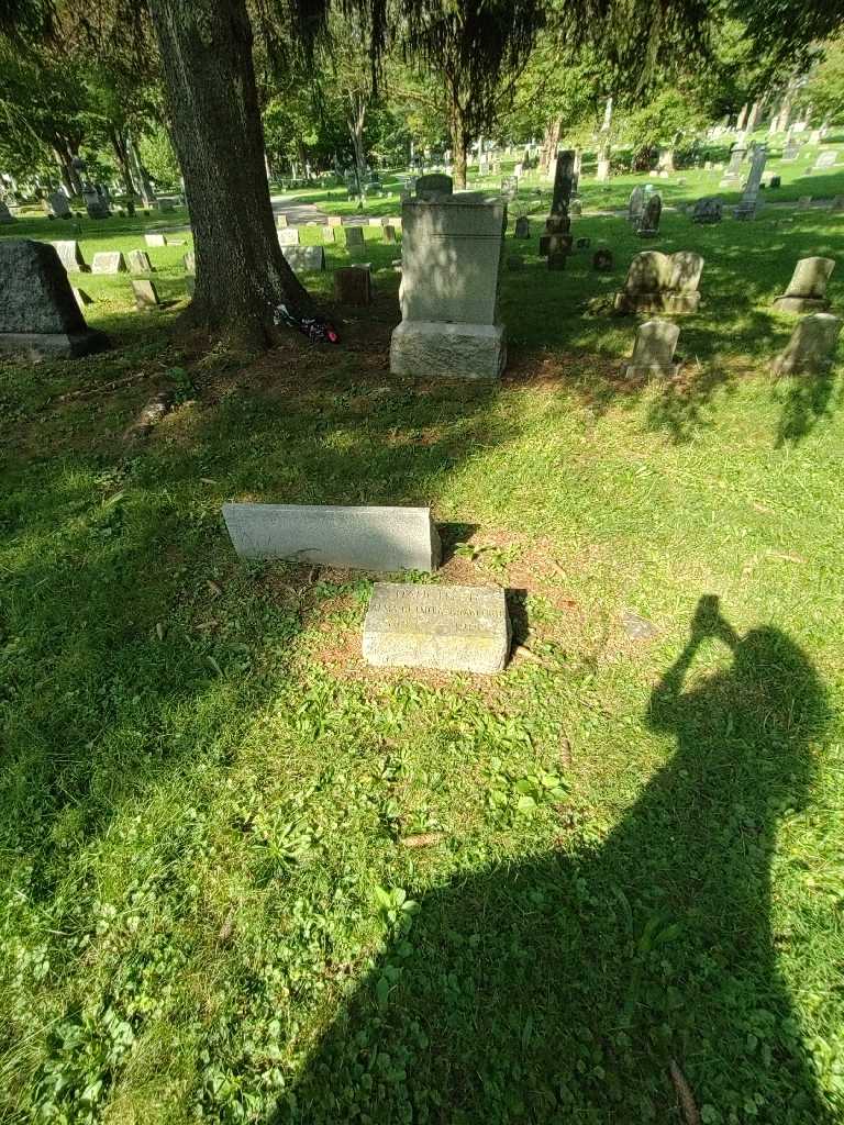 Alma Wetmore Crawford's grave. Photo 1