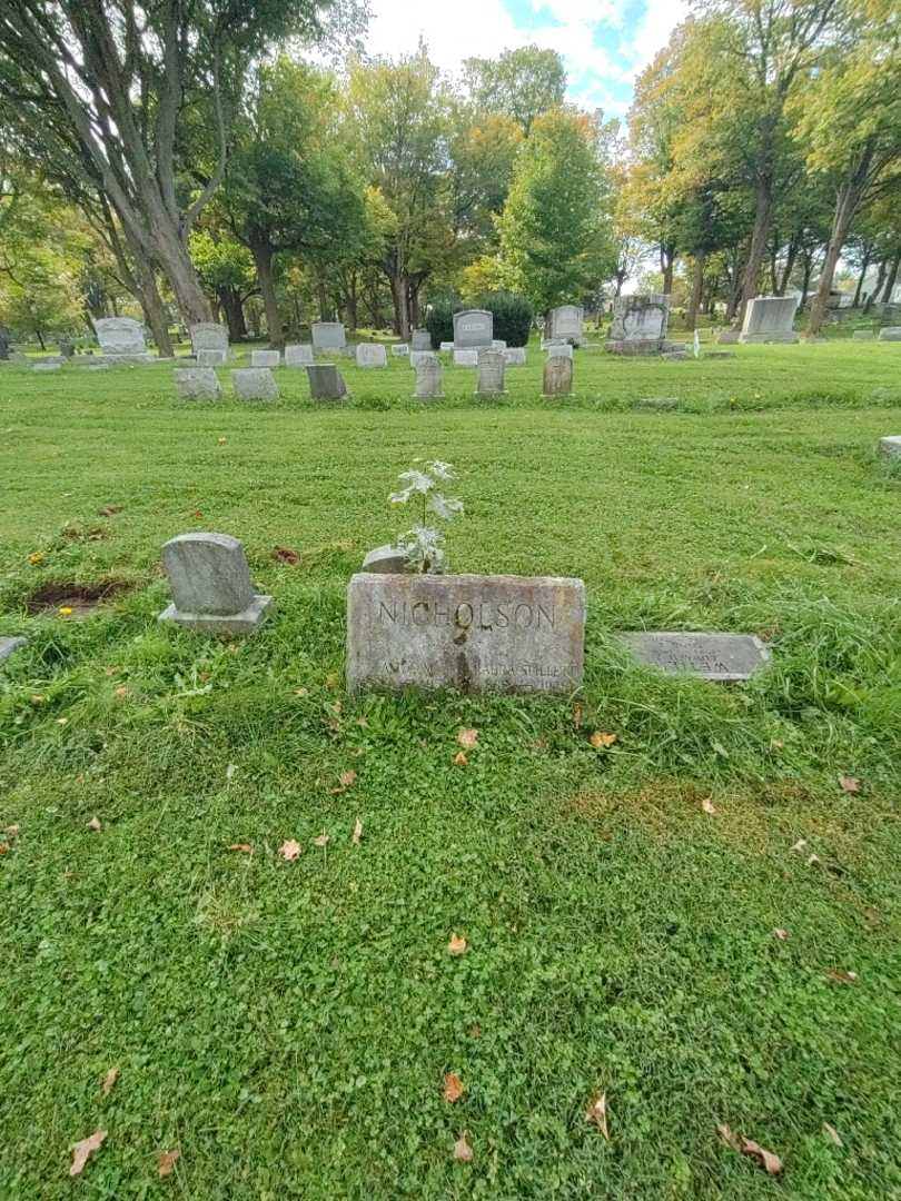 Laura Spillett Nicholson's grave. Photo 1