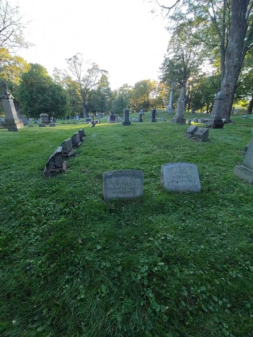 Elizabeth K. Lake's grave. Photo 1