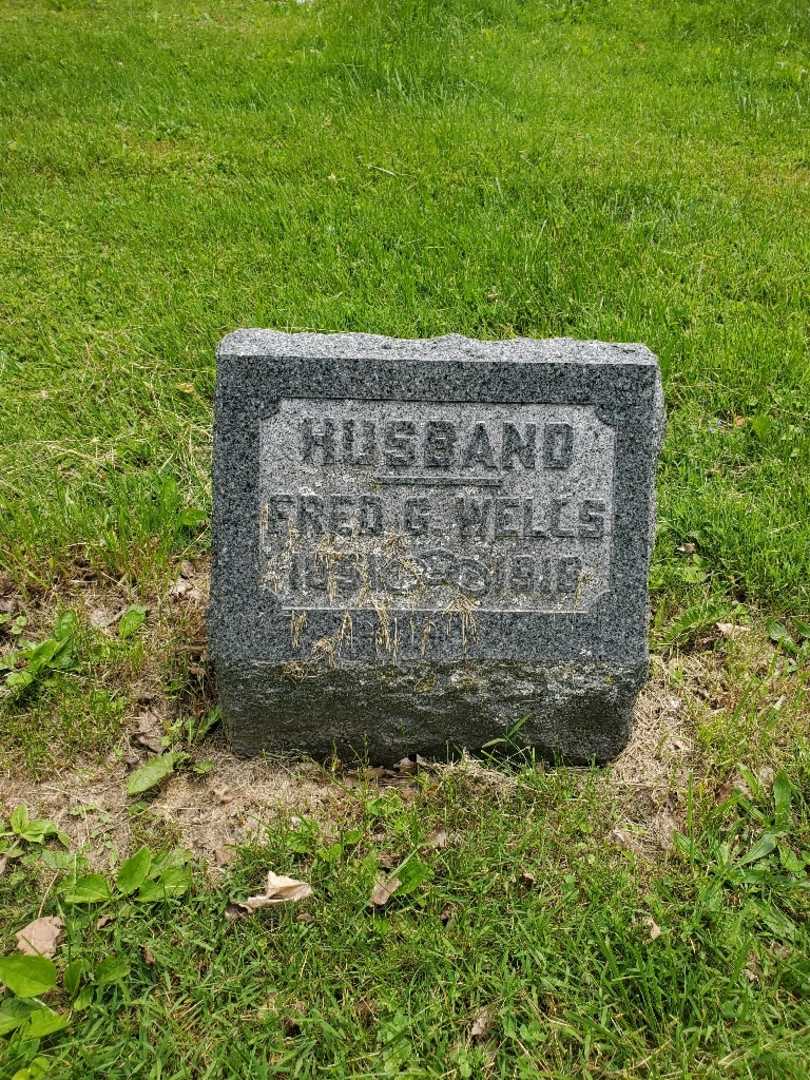 Fred G. "Godfred" Wells's grave. Photo 2