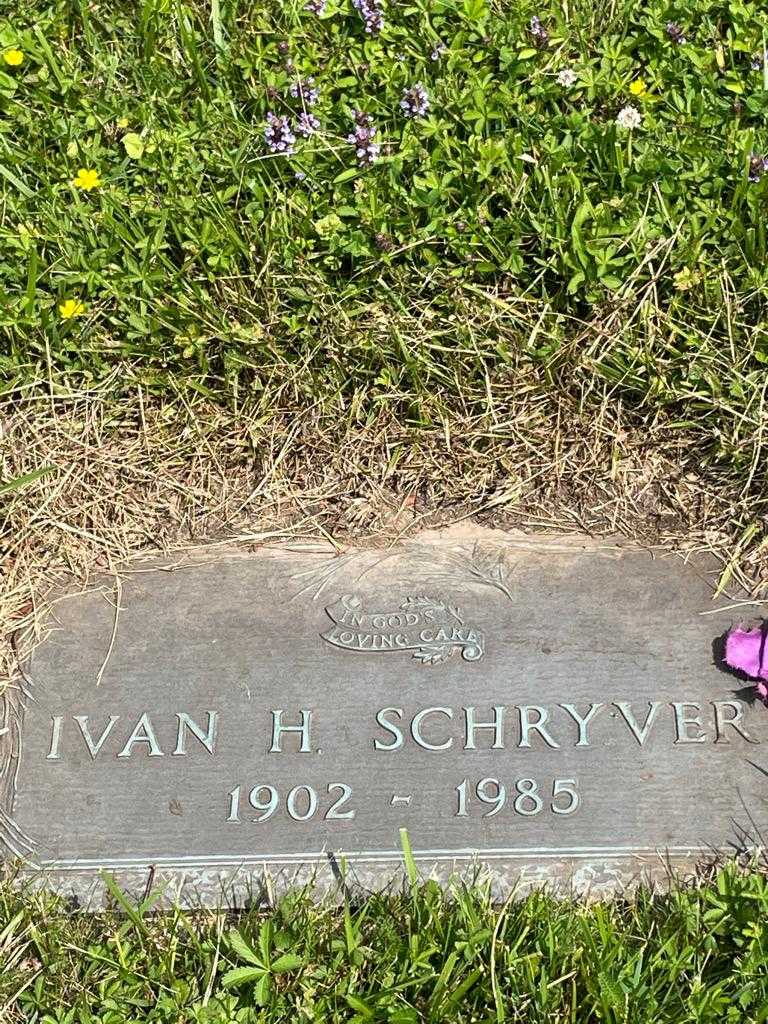 Ivan H. Schryver's grave. Photo 3