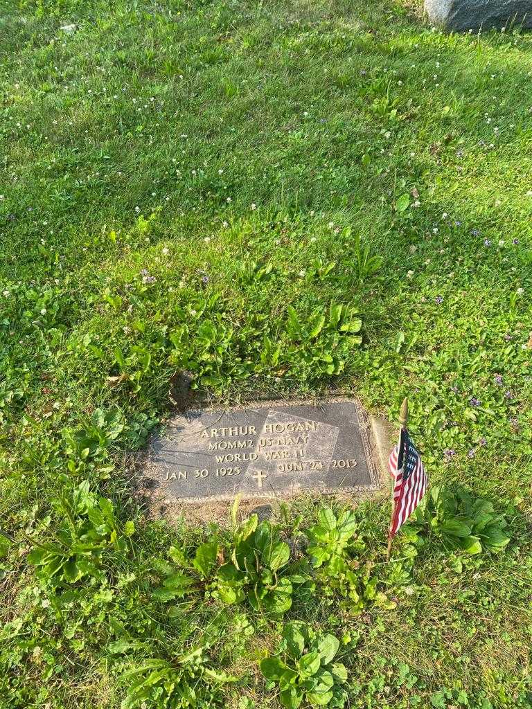 Arthur Hogan's grave. Photo 2