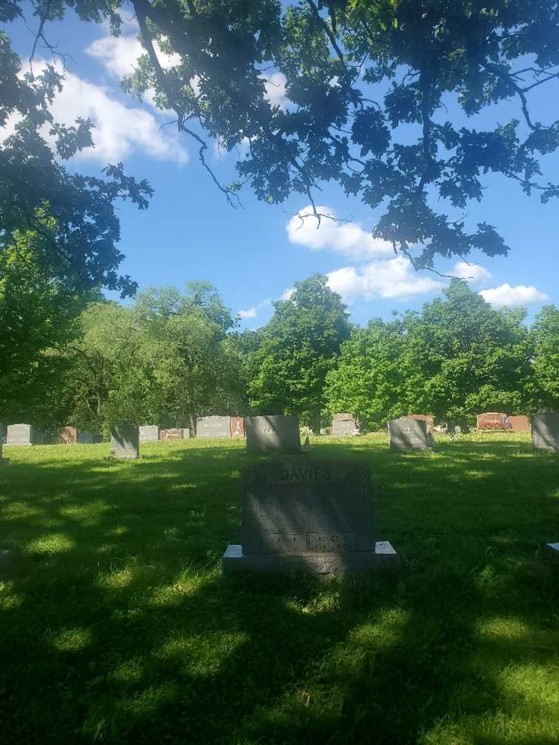 James T. Davies's grave. Photo 1