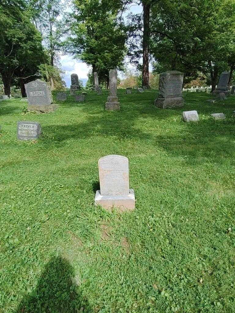 Theresa Hellstern's grave. Photo 1