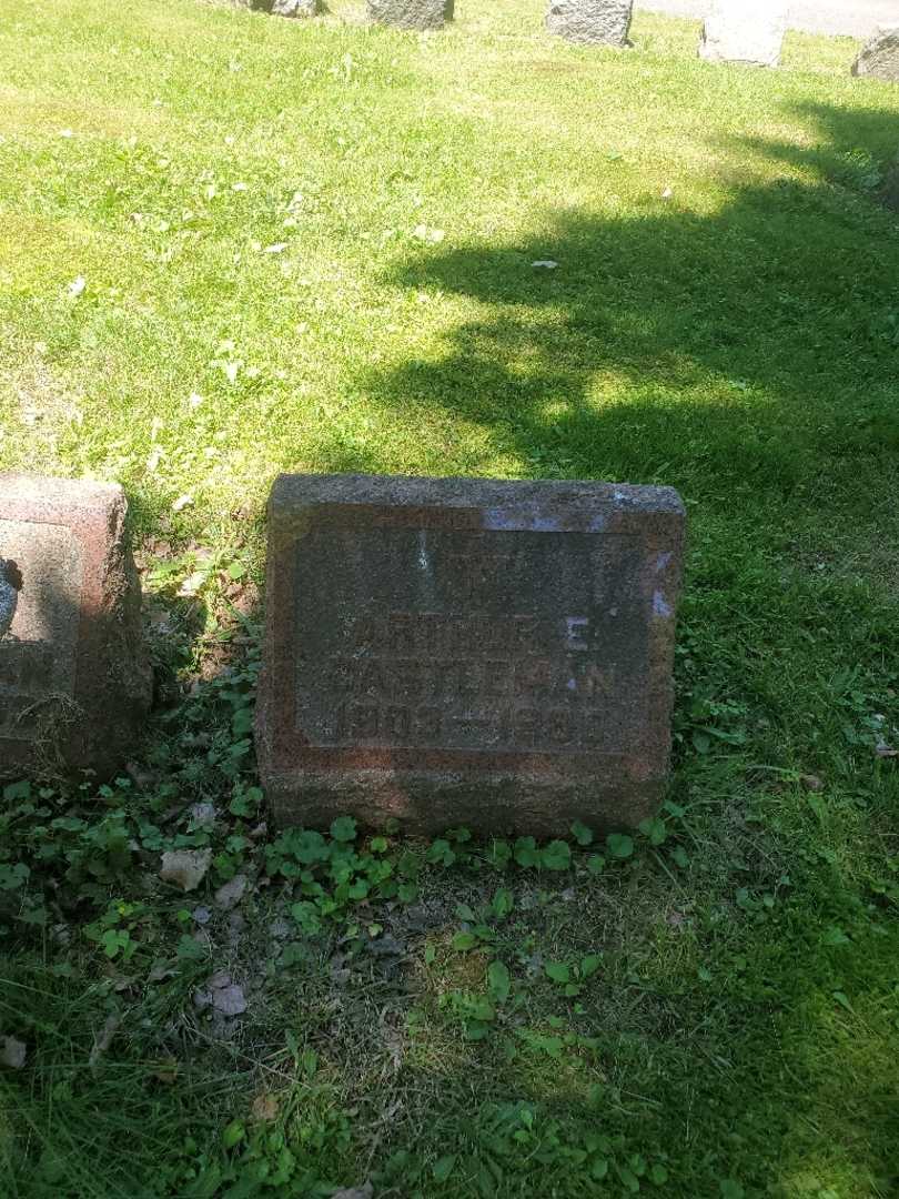 Arthur E. Castleman's grave. Photo 2