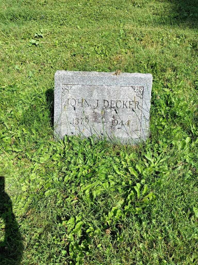 John J. Decker's grave. Photo 2