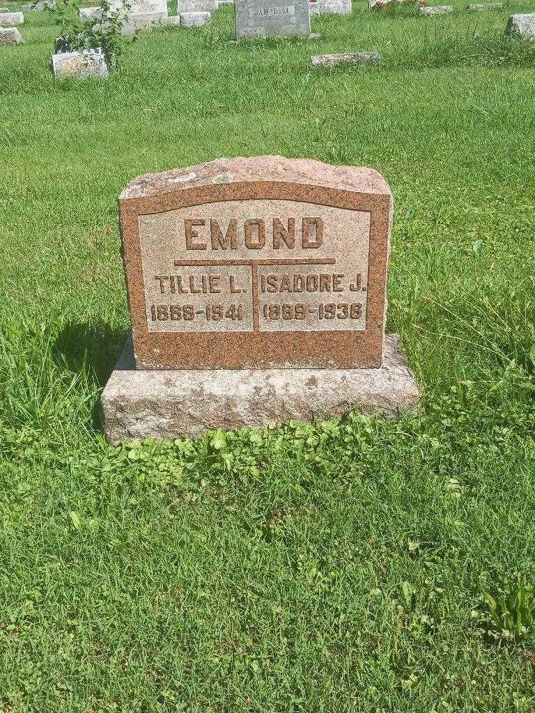 Isadore J. Emond's grave. Photo 3