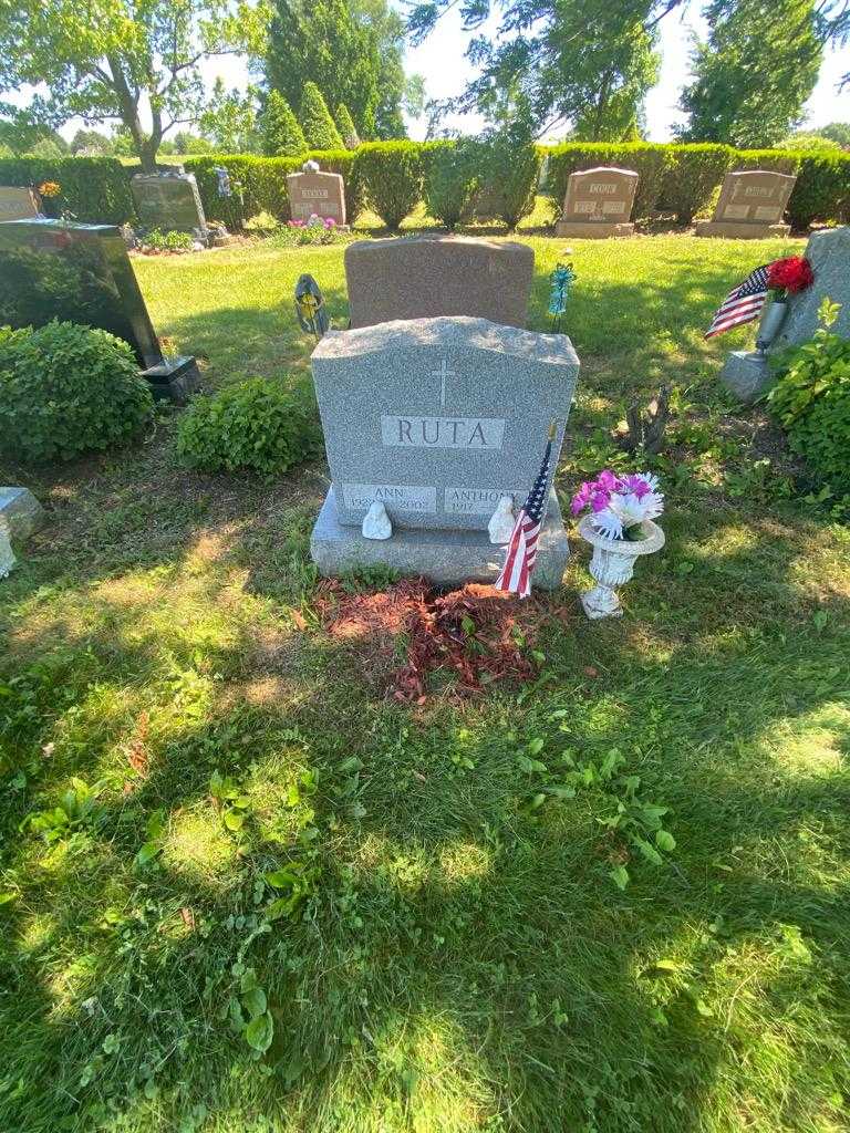 Ann Ruta's grave. Photo 1