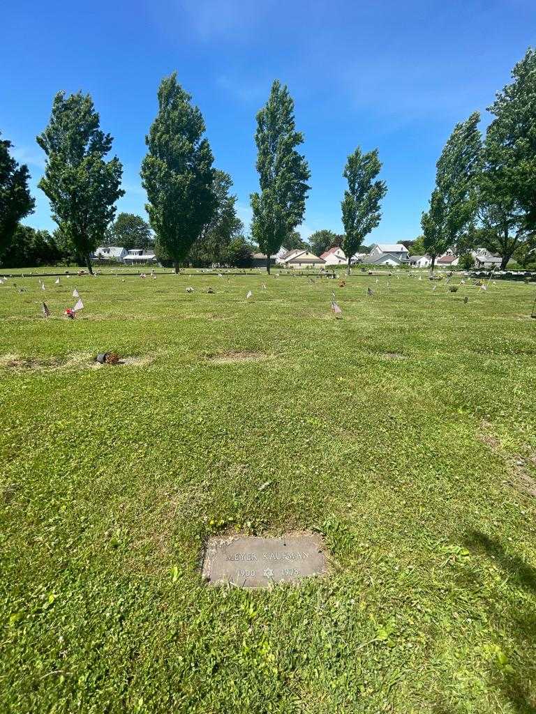Meyer Kaufman's grave. Photo 1