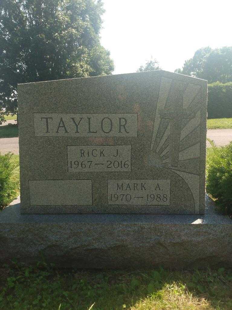 Rick J. Taylor's grave. Photo 1
