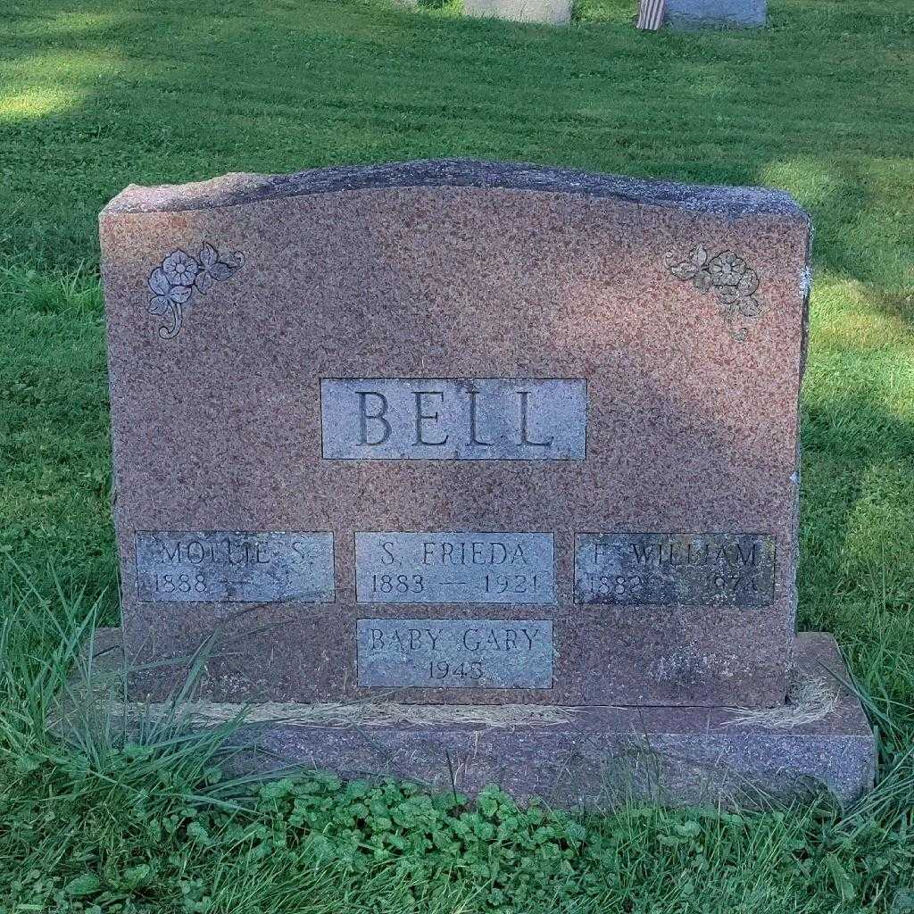 Selma Frieda Bell's grave. Photo 4