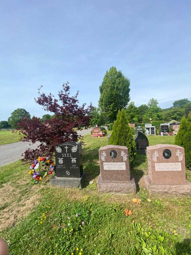 Kristina Gjoni's grave. Photo 1