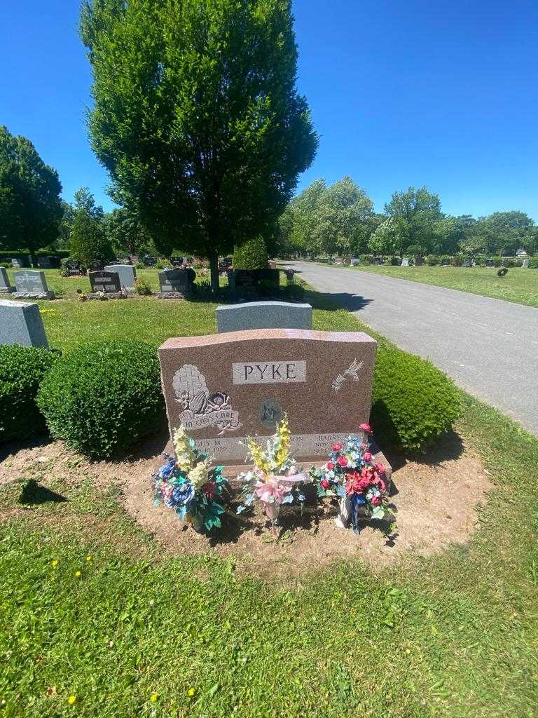 Barry P. Pyke's grave. Photo 1