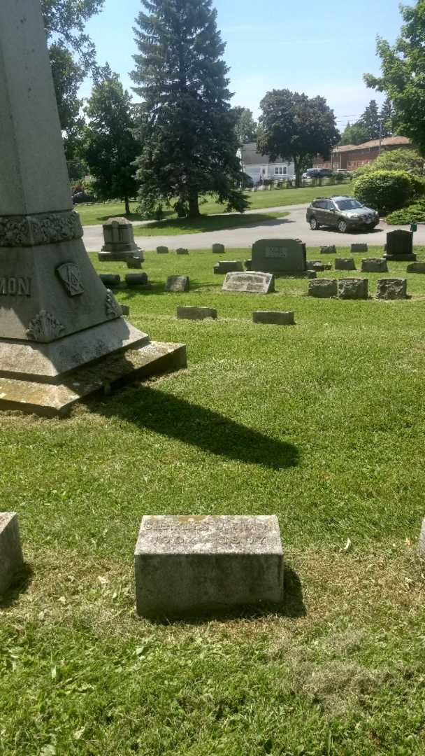 Charles W. Simon's grave. Photo 1