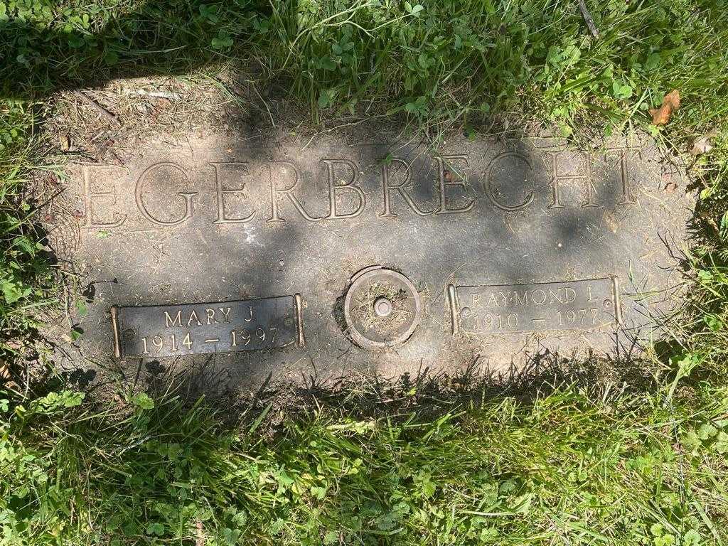 Mary J. Egerbrecht's grave. Photo 1