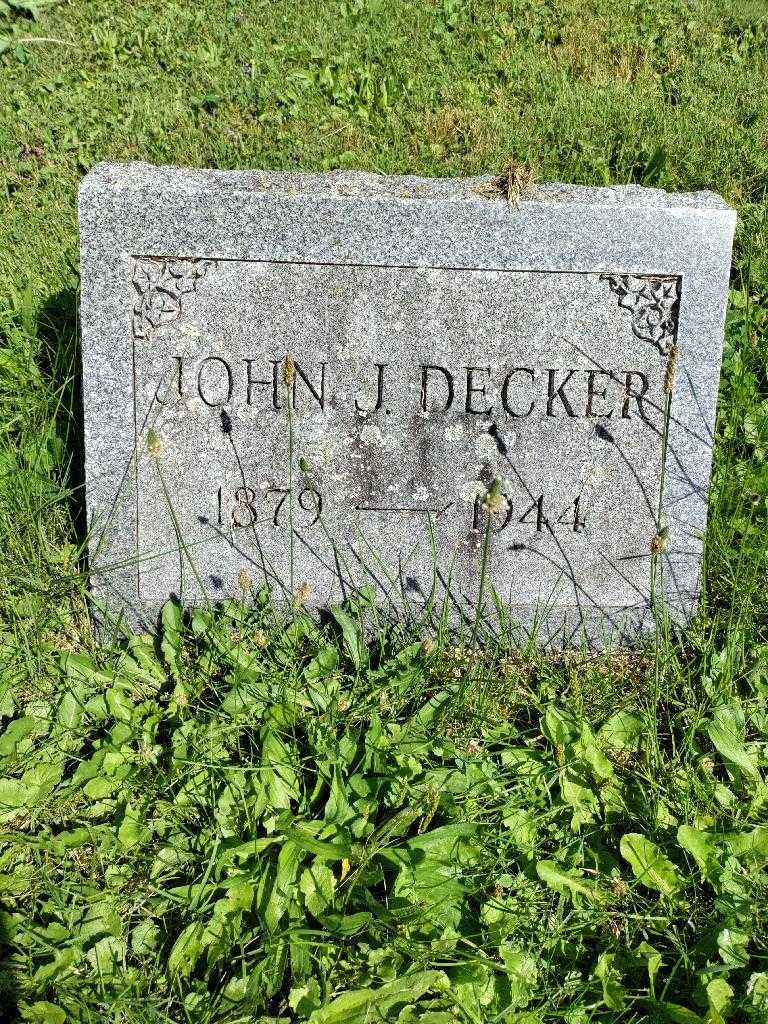 John J. Decker's grave. Photo 3