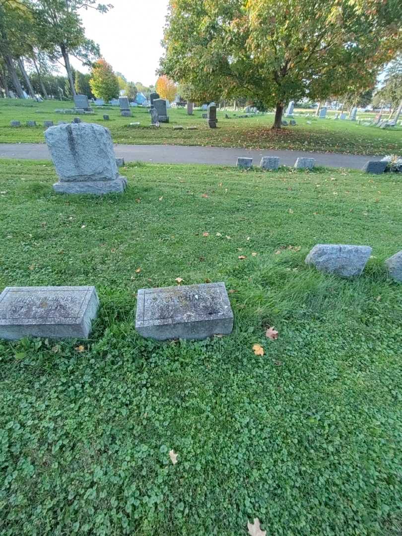Grace P. Harney's grave. Photo 1