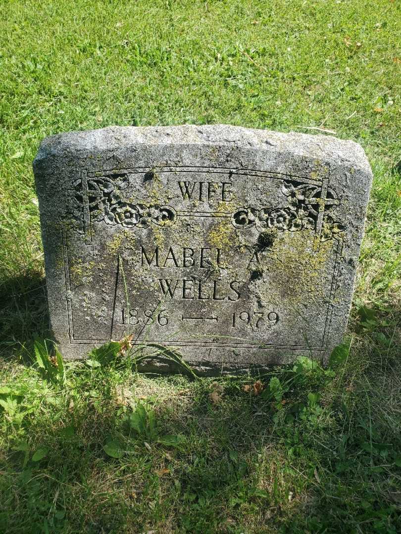 Mabel A. Wells's grave. Photo 4