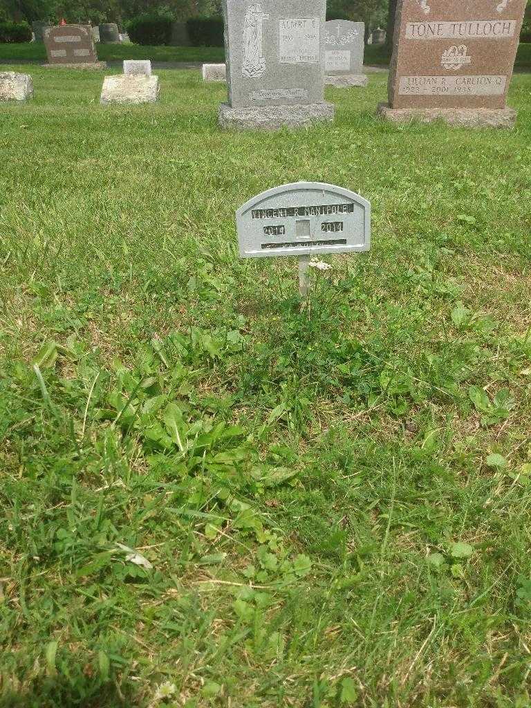 Vincent R. Manipole's grave. Photo 1