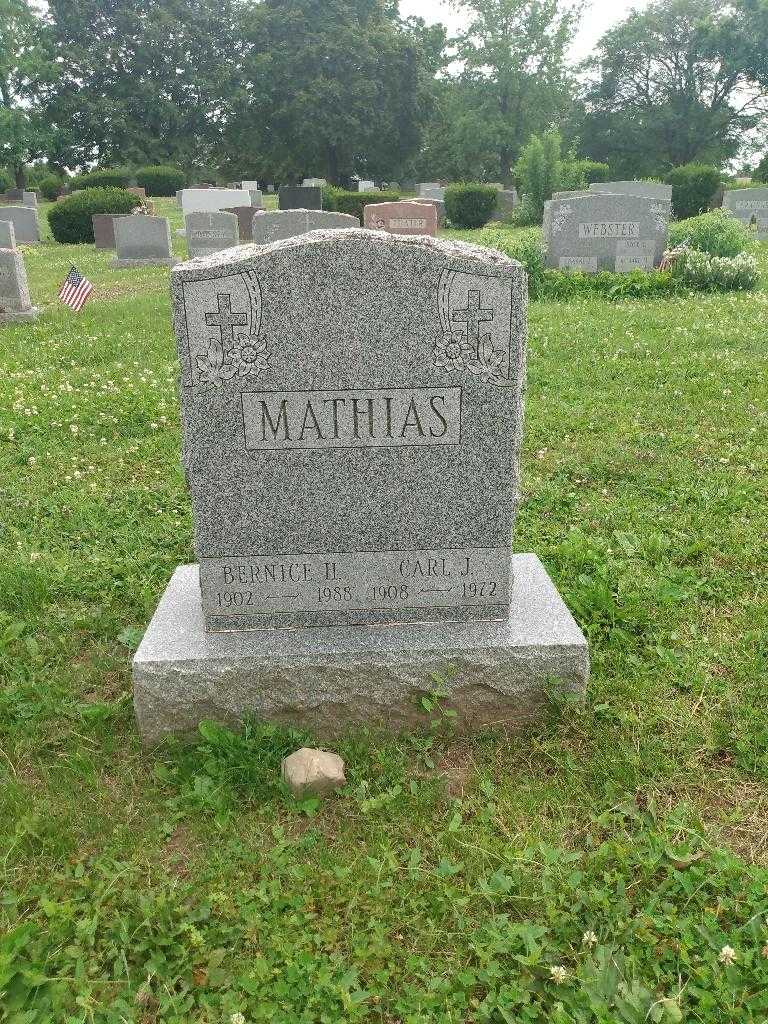 Bernice H. Mathias's grave. Photo 1