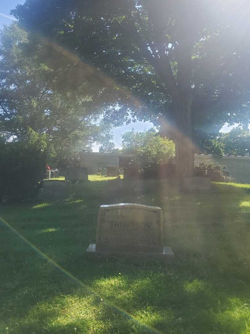 Blanche R. Thompson's grave. Photo 1